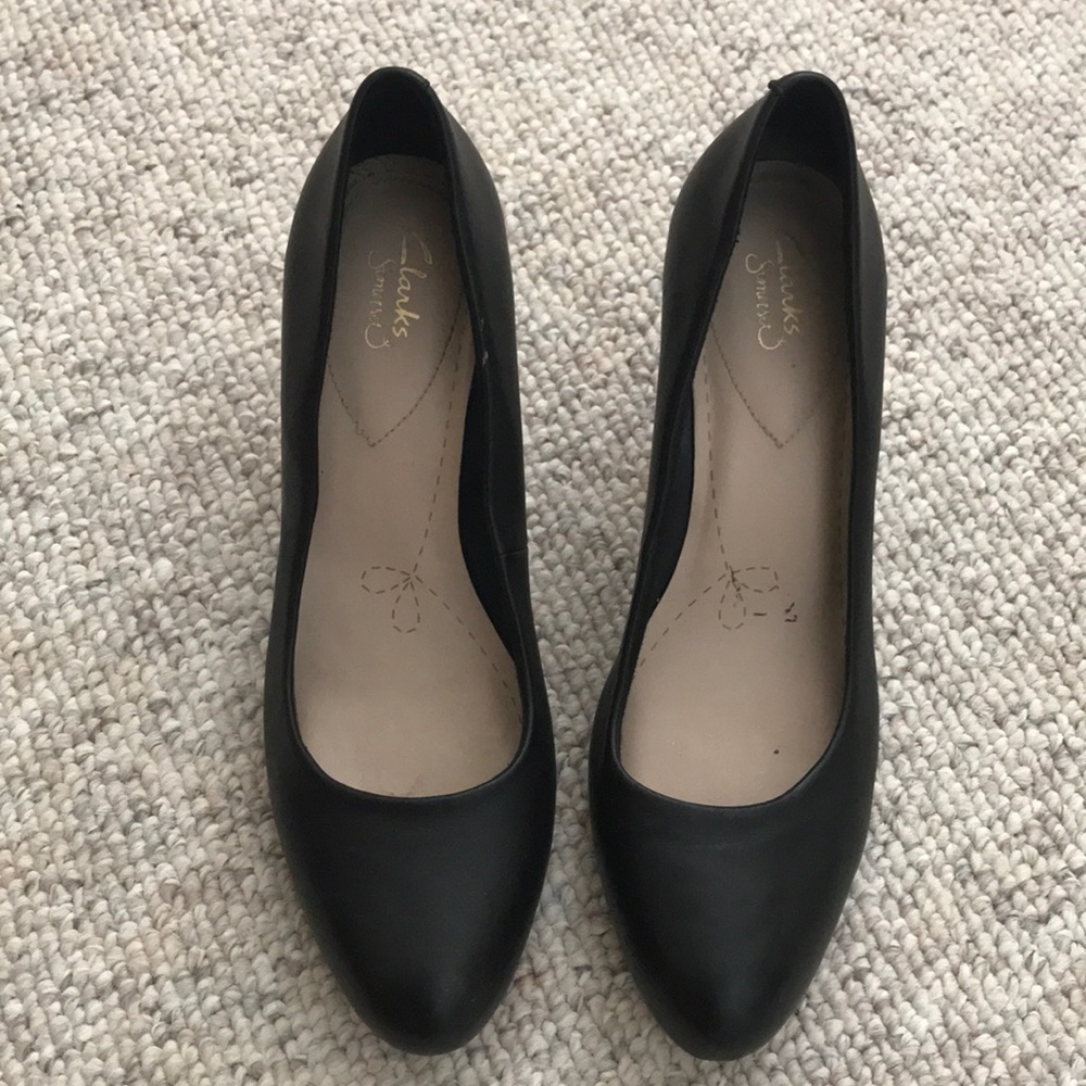 Clark’s black heels